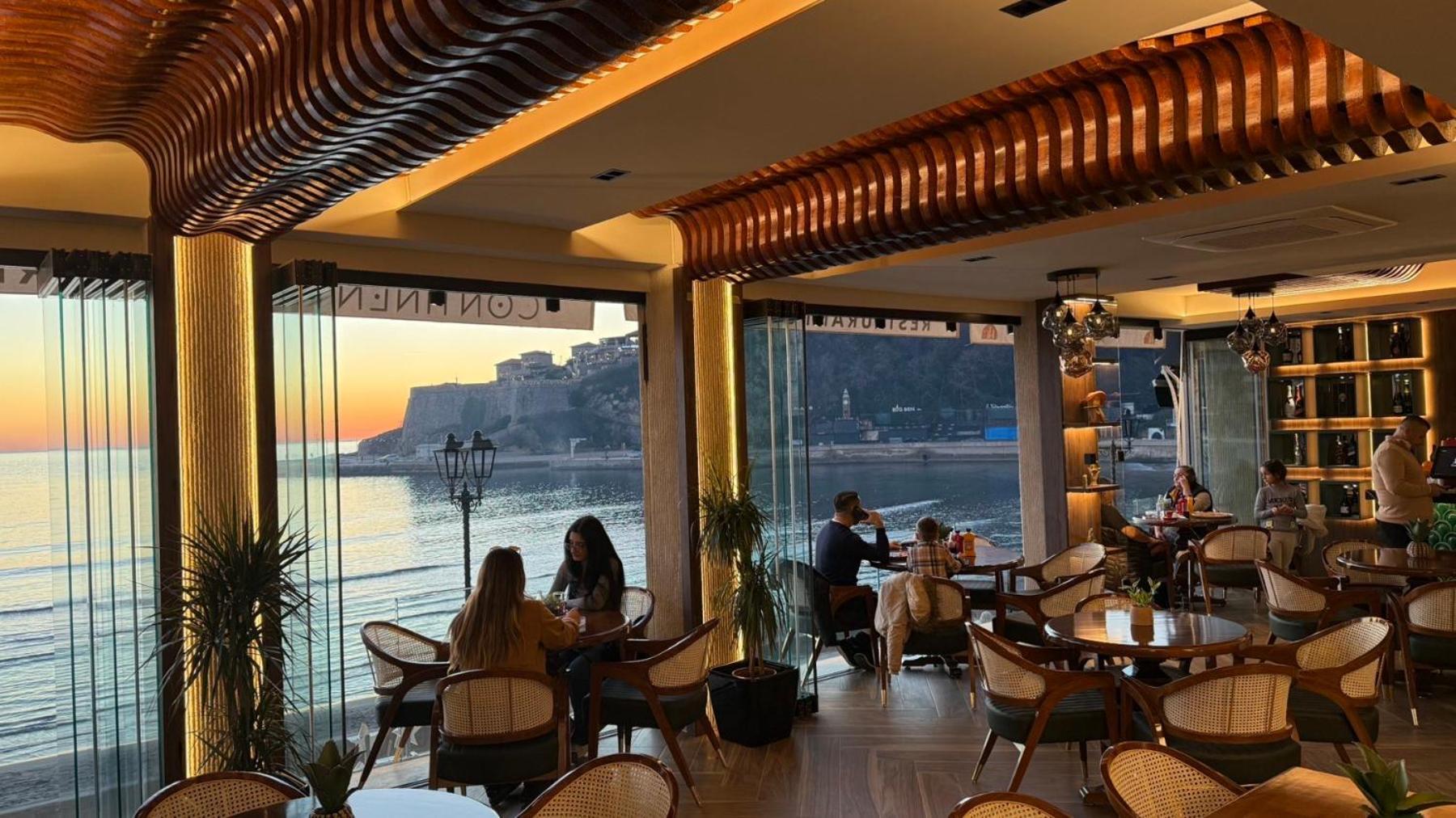 Continental Hotel Улцинь Экстерьер фото