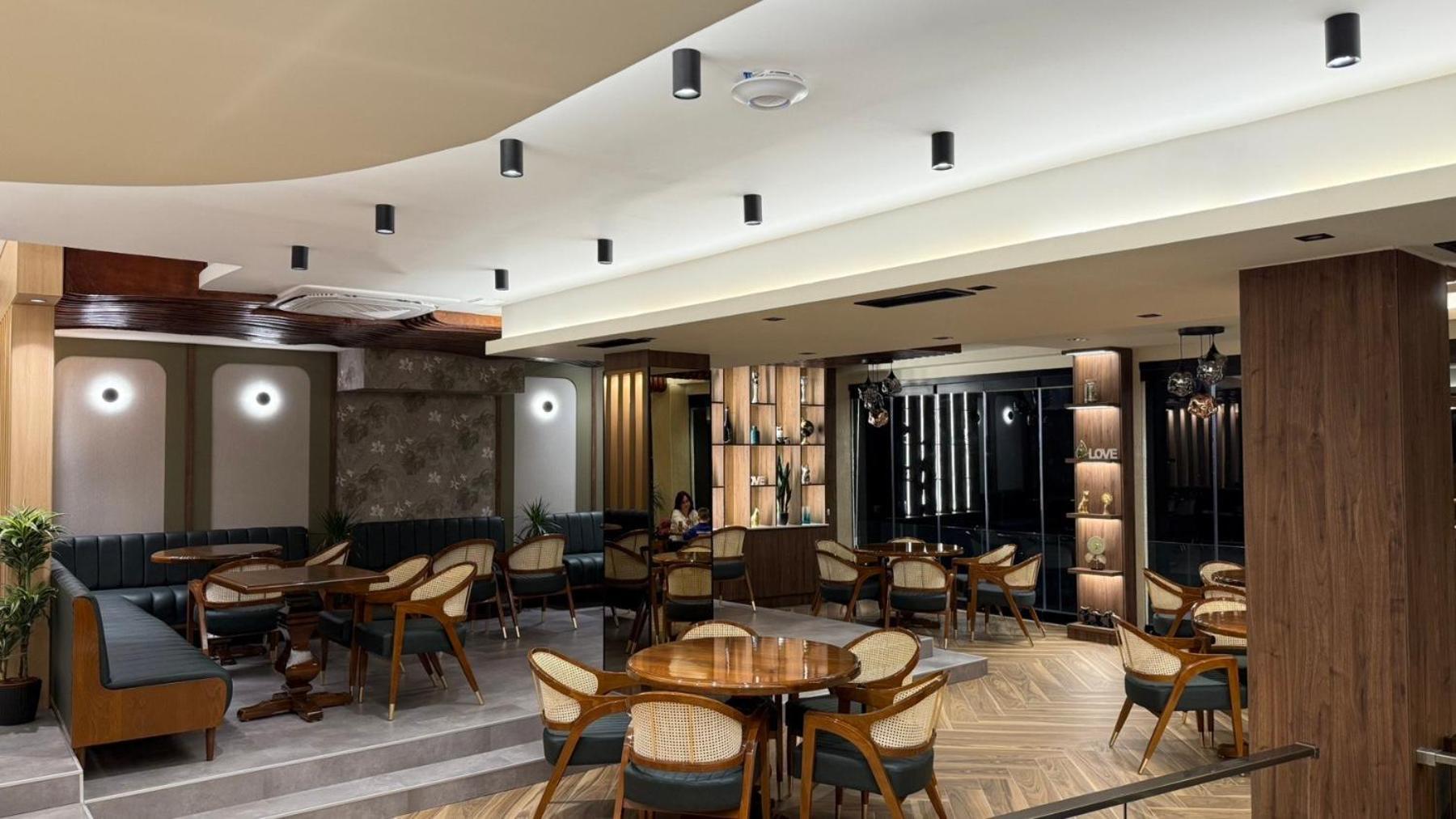Continental Hotel Улцинь Экстерьер фото